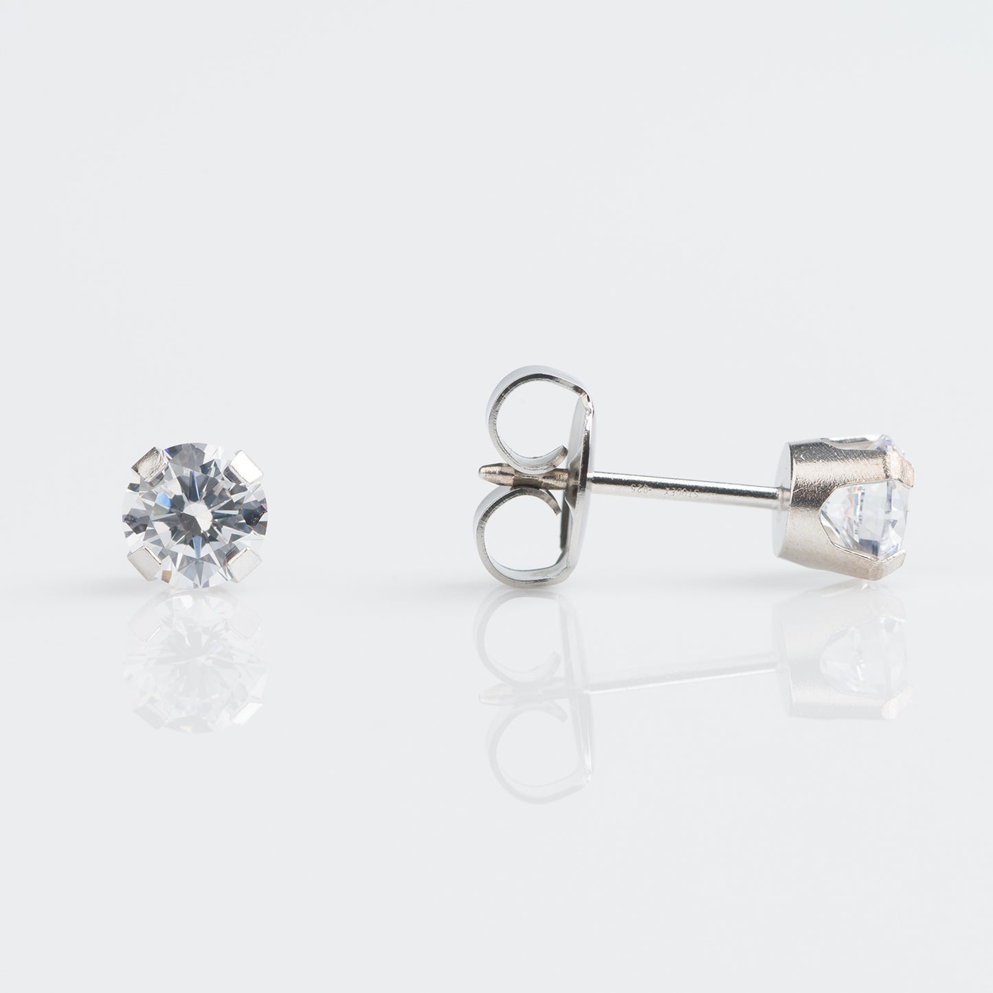 9K Solid white Gold 5mm Cubic Zirconia