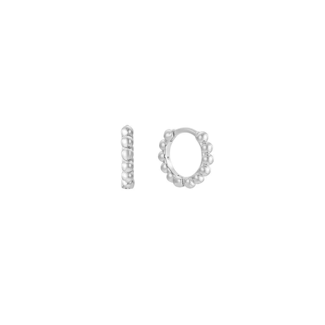 Perla medium white gold beaded huggie hoop earring