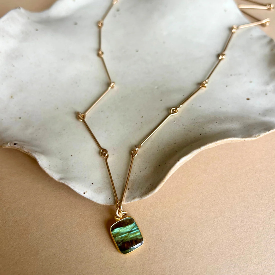 Labradorite Gem Slice Bone Chain Necklace (Gold)