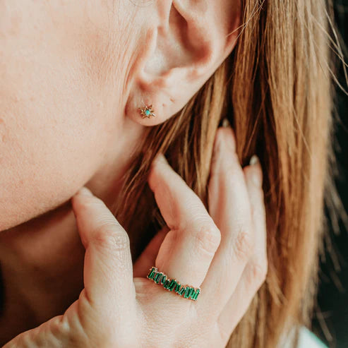 Sparkly Emerald Gold Baguette Eternity Ring